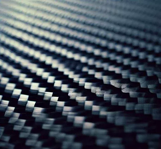 Sehr detaillierte Nahaufnahme einer Karbonoberfläche als Material für die Lasermarkierung.