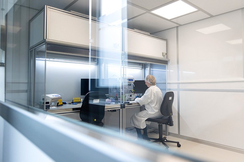 Our clean room for quality management and service.
